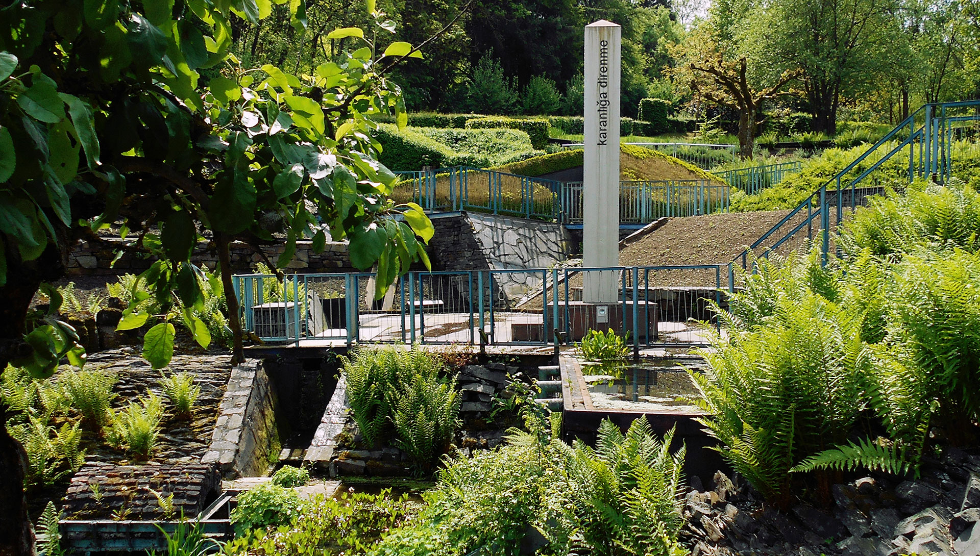 Terrasses et massifs du Jardin de Wiltz, juste à côté du B&B Sleepy Garden